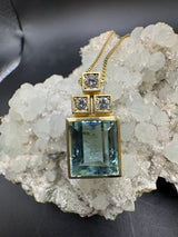 Handgefertigter Anhänger in 14 Karat Gelbgold mit Aquamarin & Brillanten