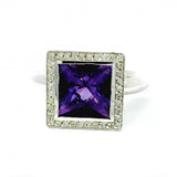 Massiver Ring in 18 Karat Weißgold mit Amethyst und Brillanten