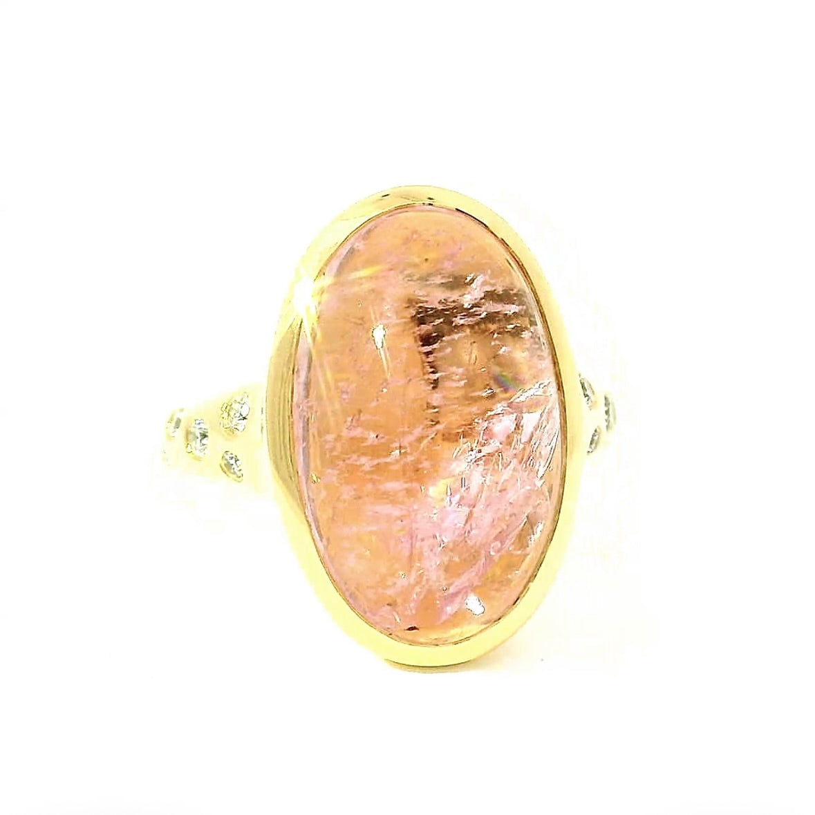 Moderner Ring in 18 Karat Gelbgold mit großem Morganit & Brillanten