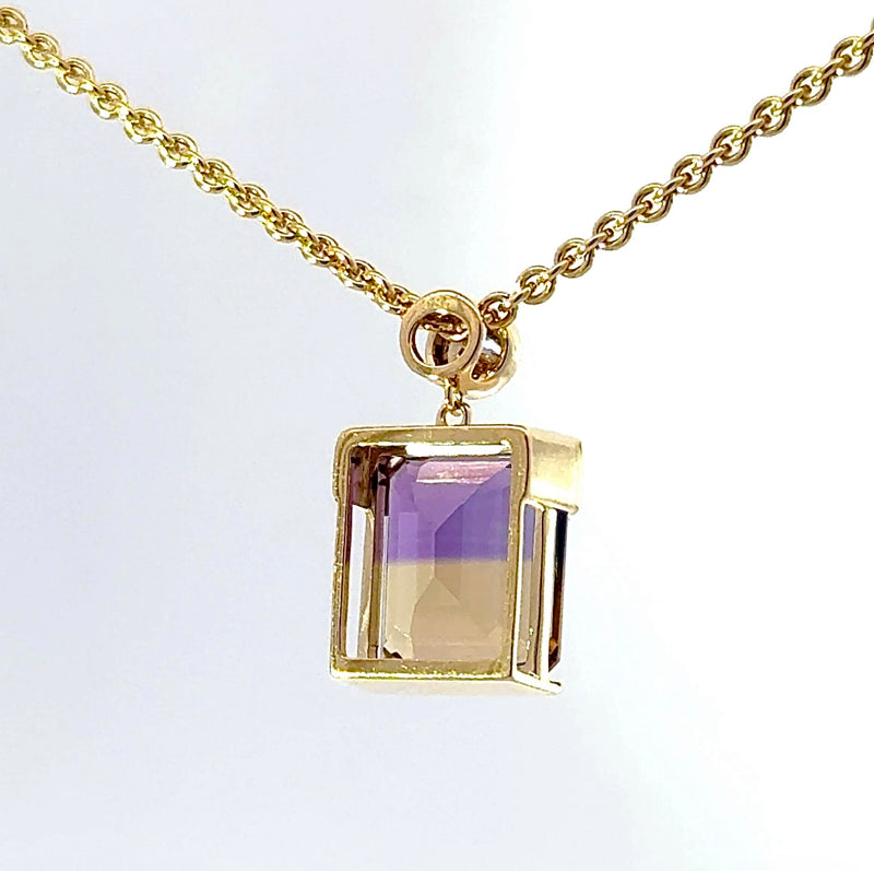 Moderner Ametrin Anhänger in 14 Karat Gelbgold mit Fancy Brillant
