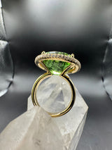 Einmaliger Ring in 14 Karat Gelbgold mit riesigem Peridot & Brillanten