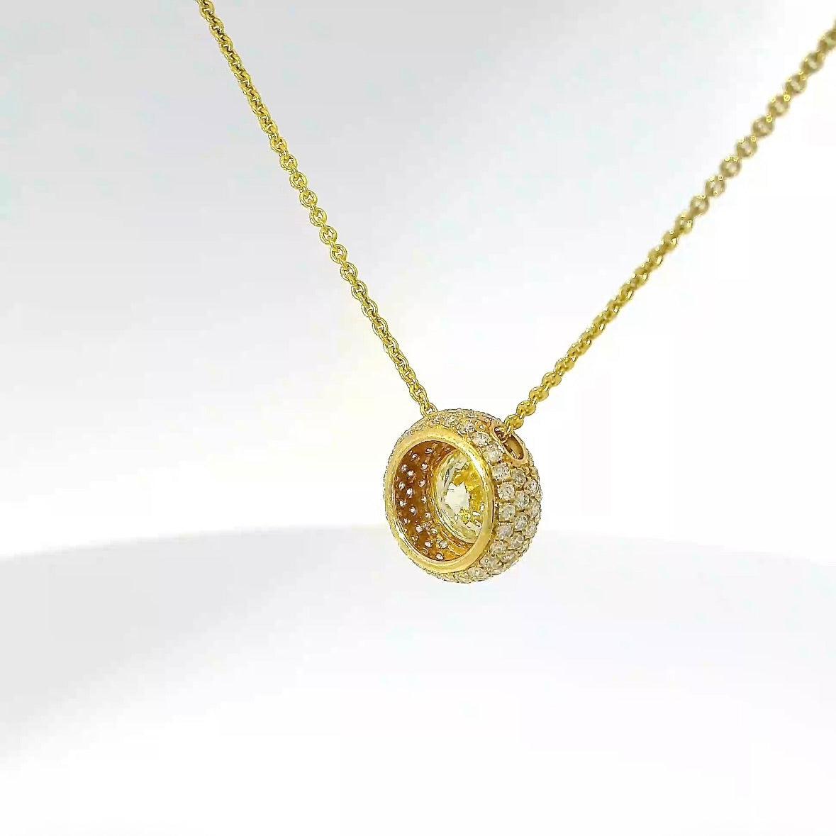 Solitaire pendant gold