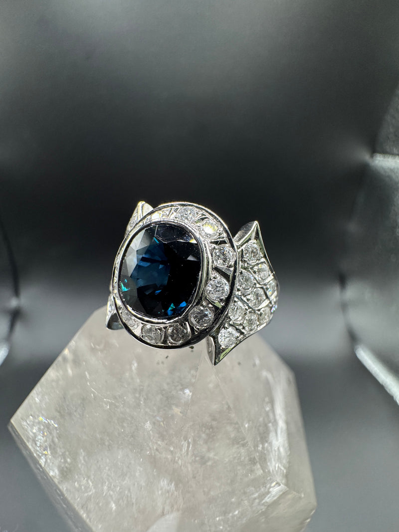 Prunkvoller Vintage-Ring in 14 Karat Weißgold mit Saphir & Brillanten