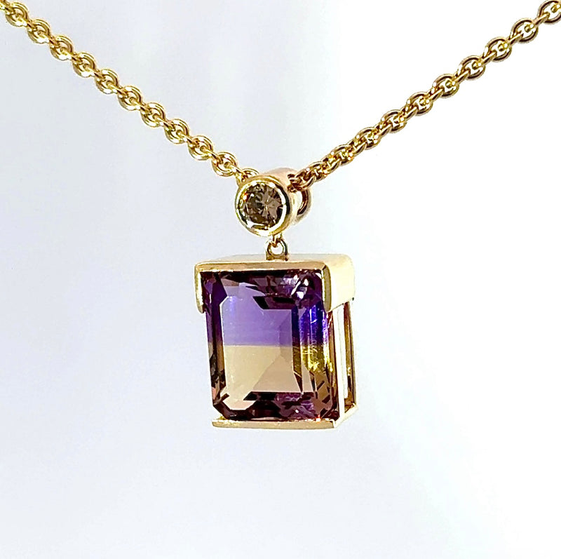 Moderner Ametrin Anhänger in 14 Karat Gelbgold mit Fancy Brillant