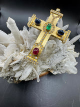 Beeindruckendes Kreuz in 18 Karat Gelbgold mit Brillanten, Smaragd, Rubin & Saphiren