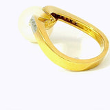 Zeitloser Ring in 14 Karat Gelbgold mit Süßwasserperle und Brillanten