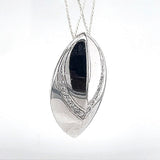 Elegant 18 carat white gold pendant with brilliant-cut diamonds