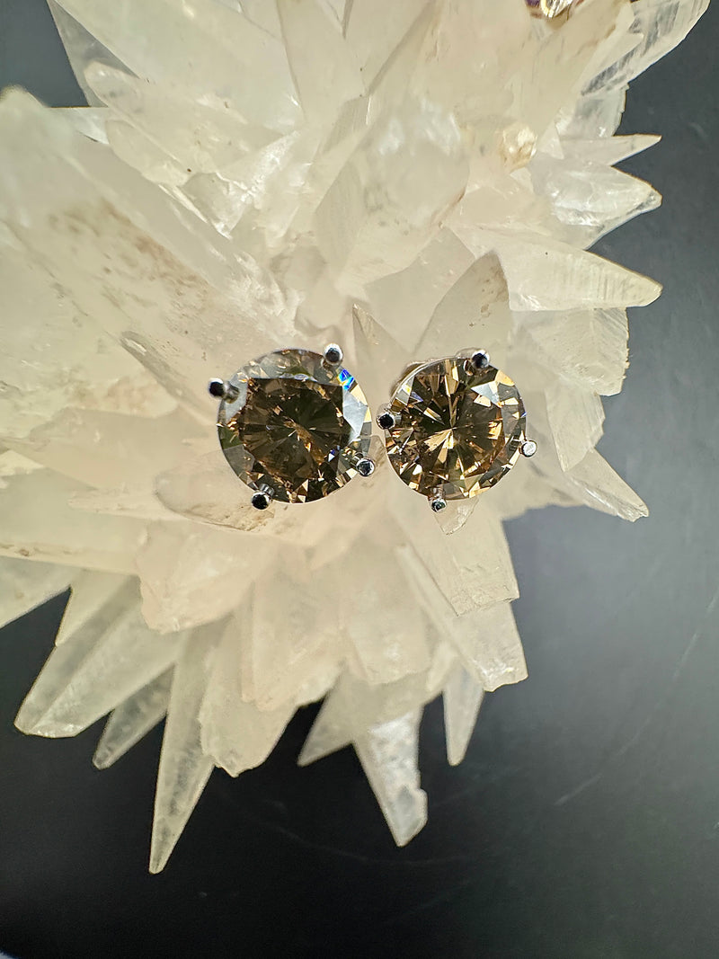 Riesige Brillantstecker in 18 Karat Weißgold mit fancy Brillanten