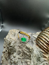 Eleganter Bicolor Ring in 18 Karat Gold mit feinen Smaragd & Brillanten