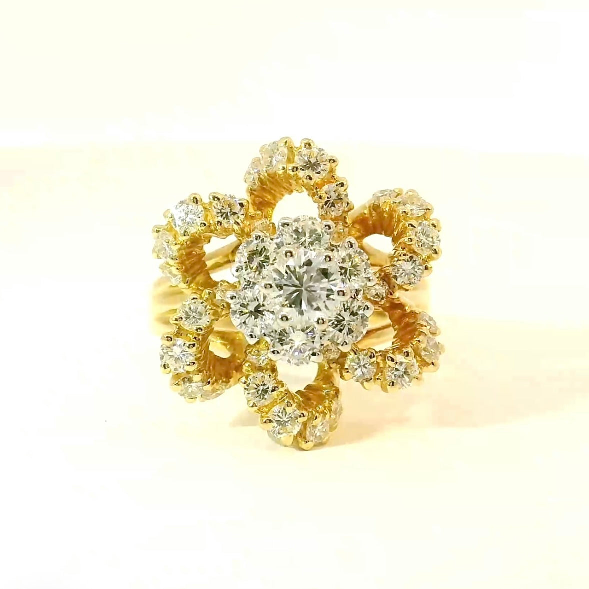 Edler Goldbaur Ring in 18 Karat Gelb- und Weißgold mit hochfeinen Brillanten