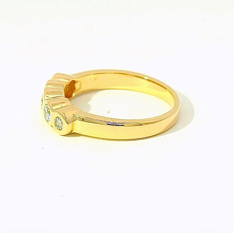 Massiver Halbmemory Ring in 14 Karat Gelbgold mit feinen Brillanten