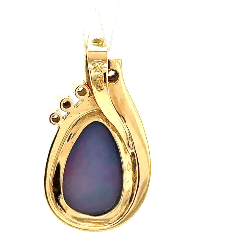 Eleganter Anhänger in 18 Karat Gelbgold mit Opal & Brillanten