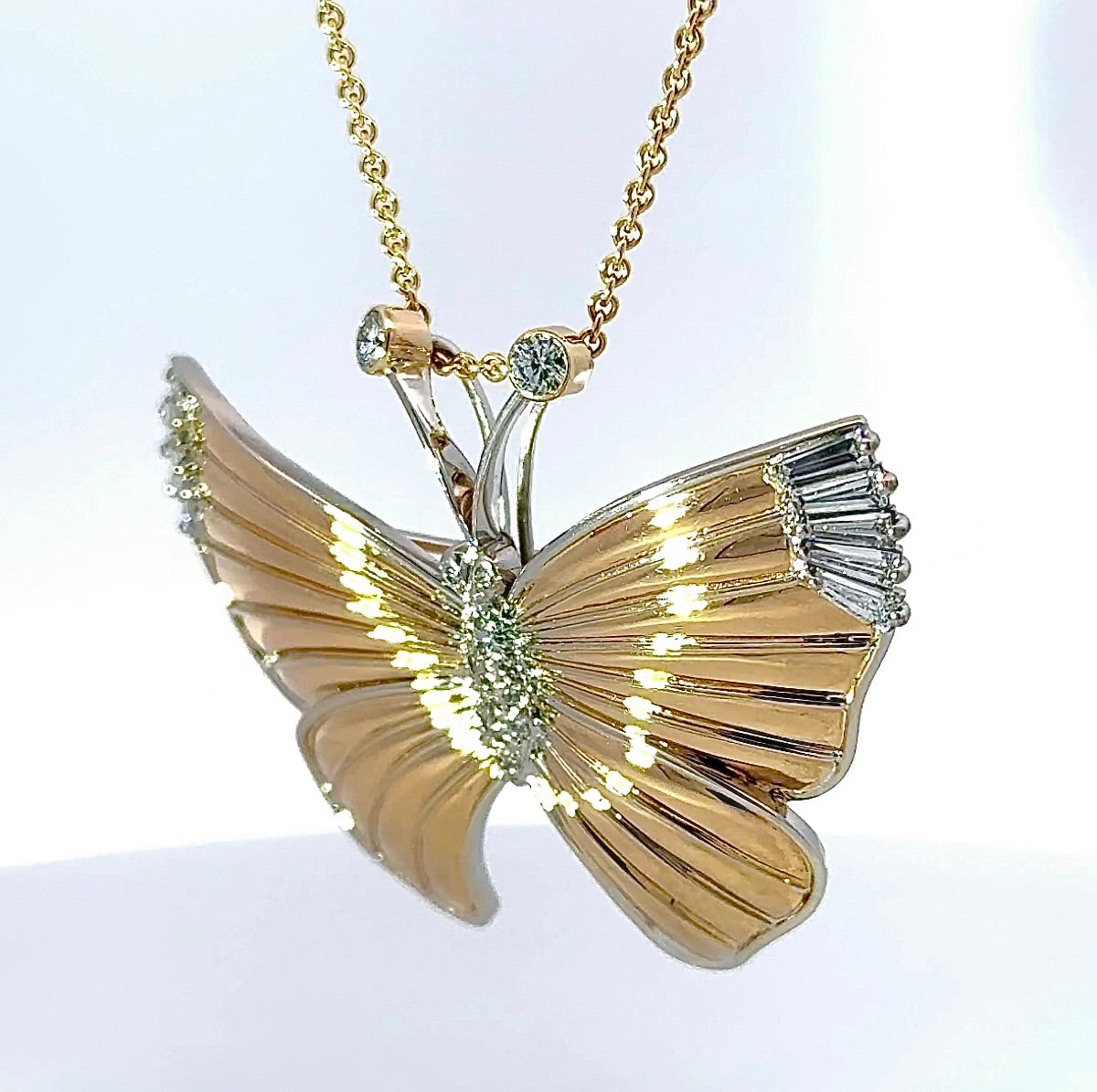Schmetterling-Anhänger in 14 Karat Gelb- & Weißgold mit Diamanten & Brillanten