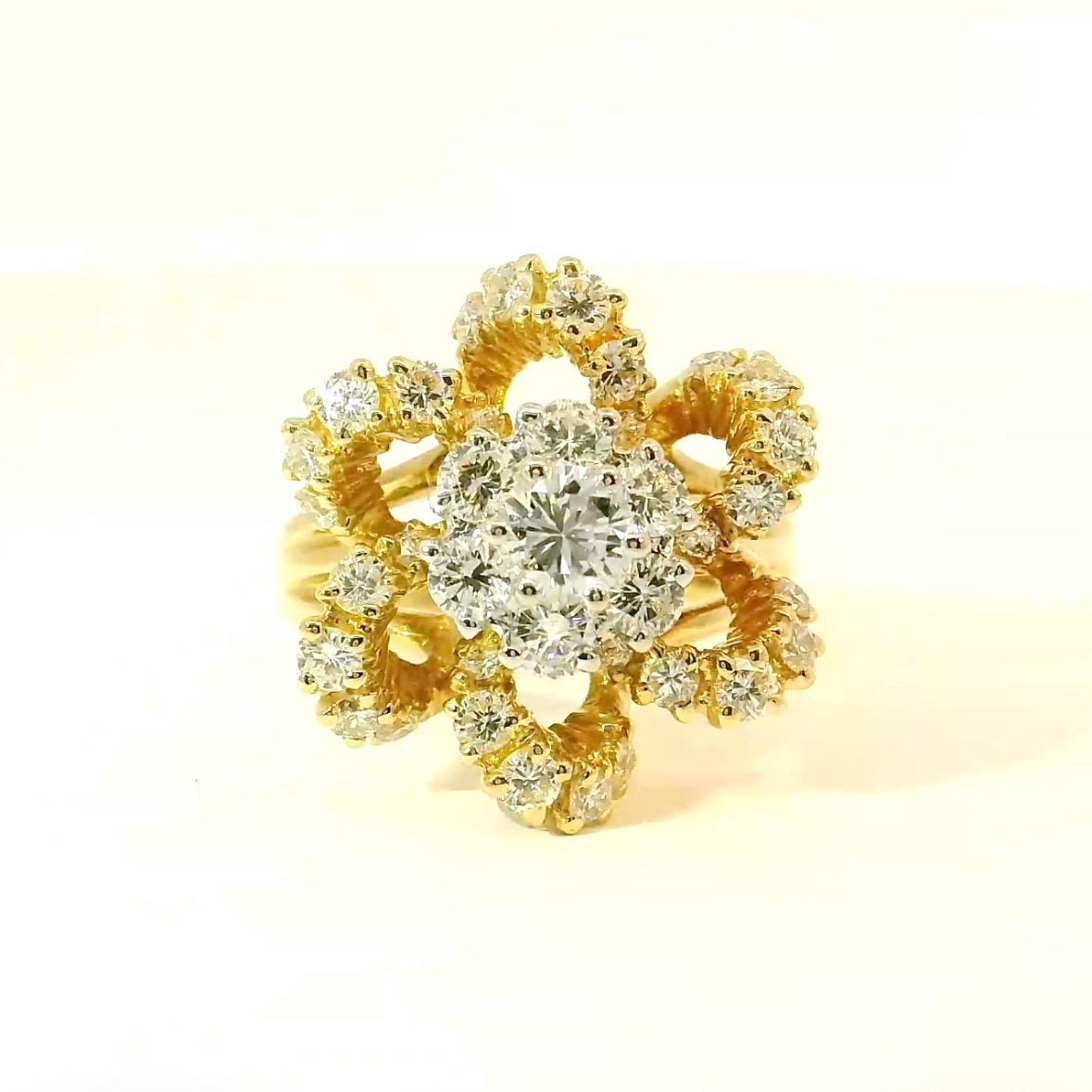 Edler Goldbaur Ring in 18 Karat Gelb- und Weißgold mit hochfeinen Brillanten