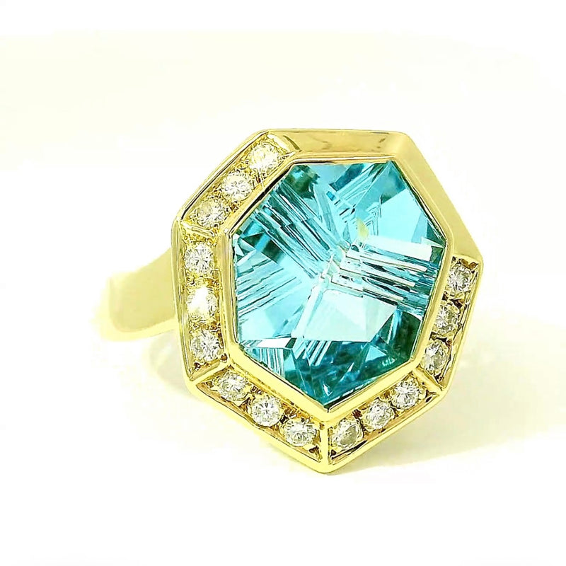 Ausgefallener Ring in 14 Karat Gelbgold mit leuchtendem Topas & Brillanten