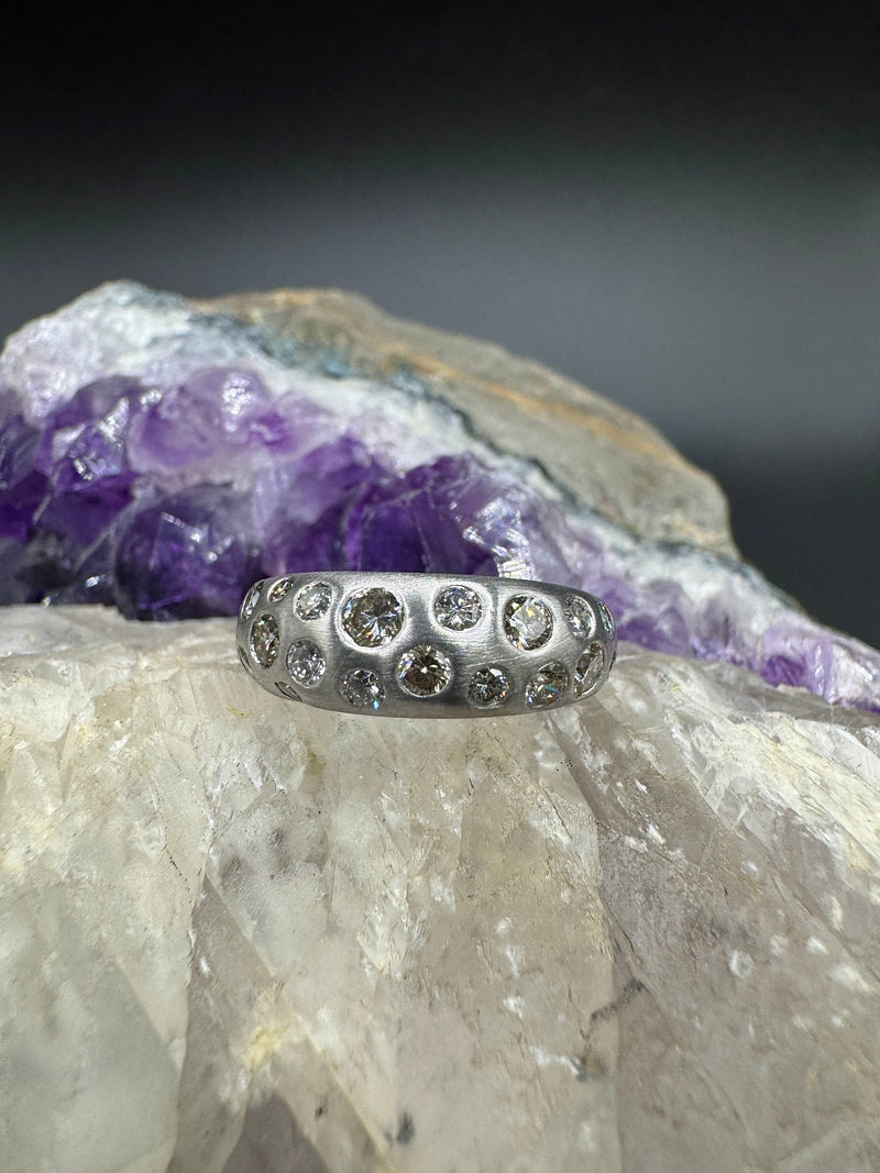 Edler Sternenhimmel-Ring in 14 Karat Weißgold mit Brillanten | Ringe - Schmuck Schroll