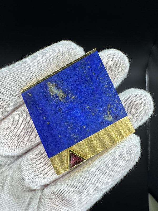 Einmaliger Anhänger in 18 Karat Gelbgold mit Lapis Lazuli und rosa Turmalin