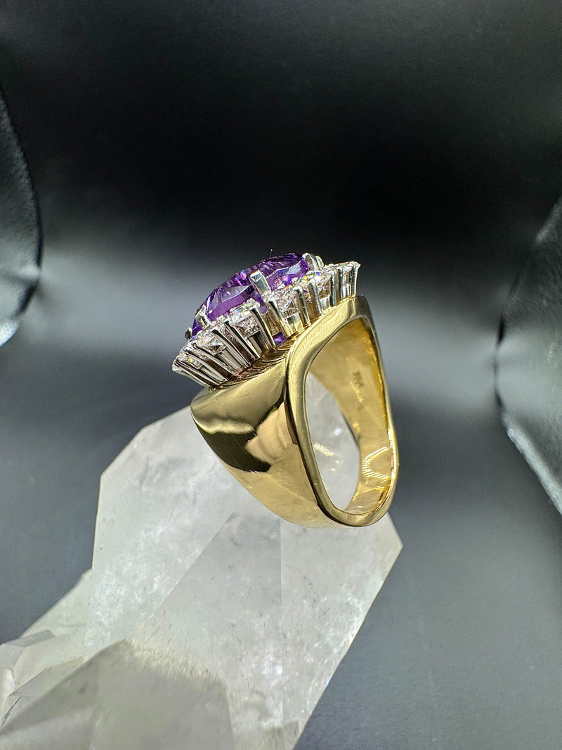 Prunkvoller Cocktailring in 18 Karat Gold mit großem Amethyst & Brillanten