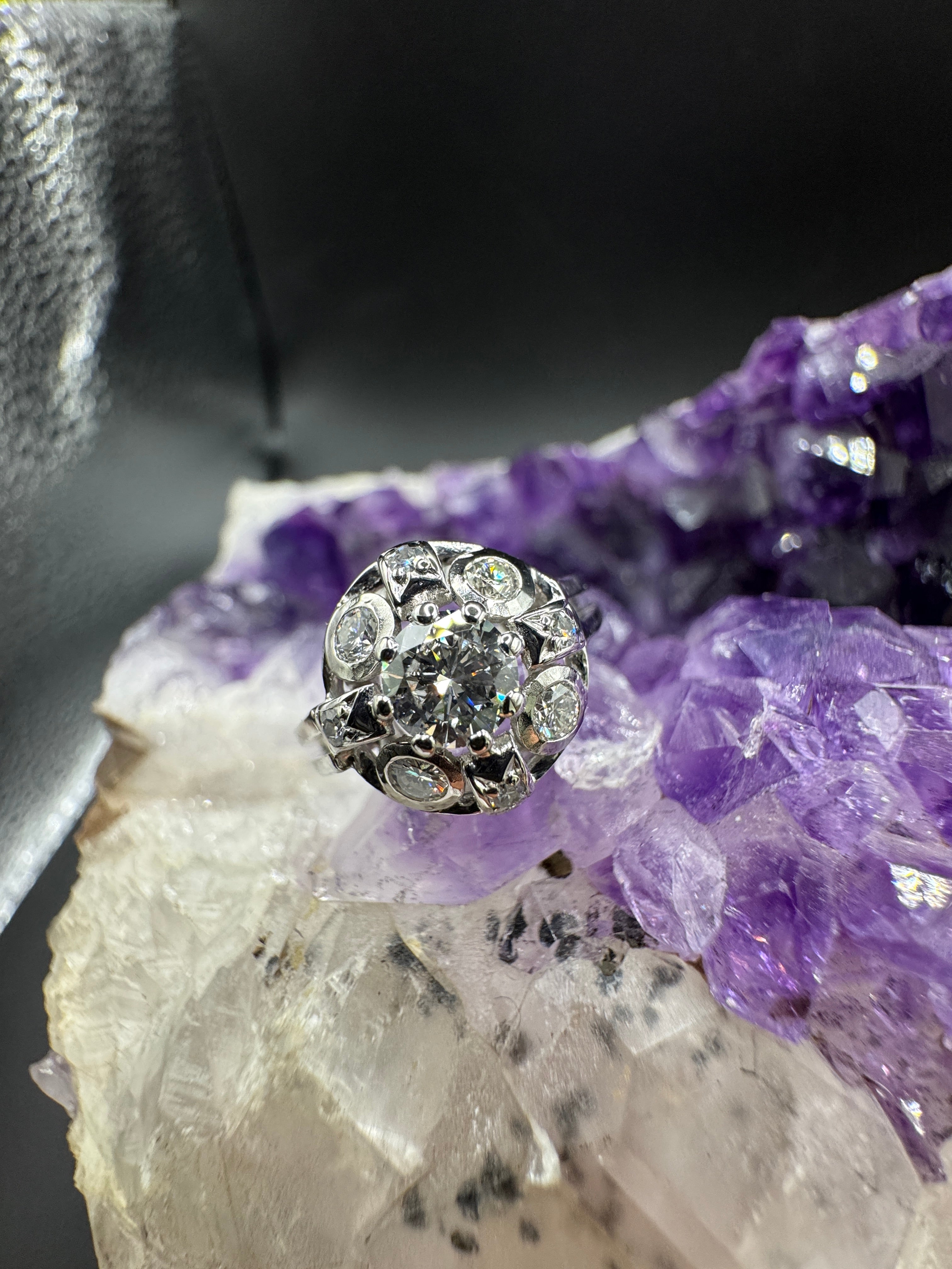 Dekorativer Vintage Ring in 14 Karat Weißgold mit Brillanten