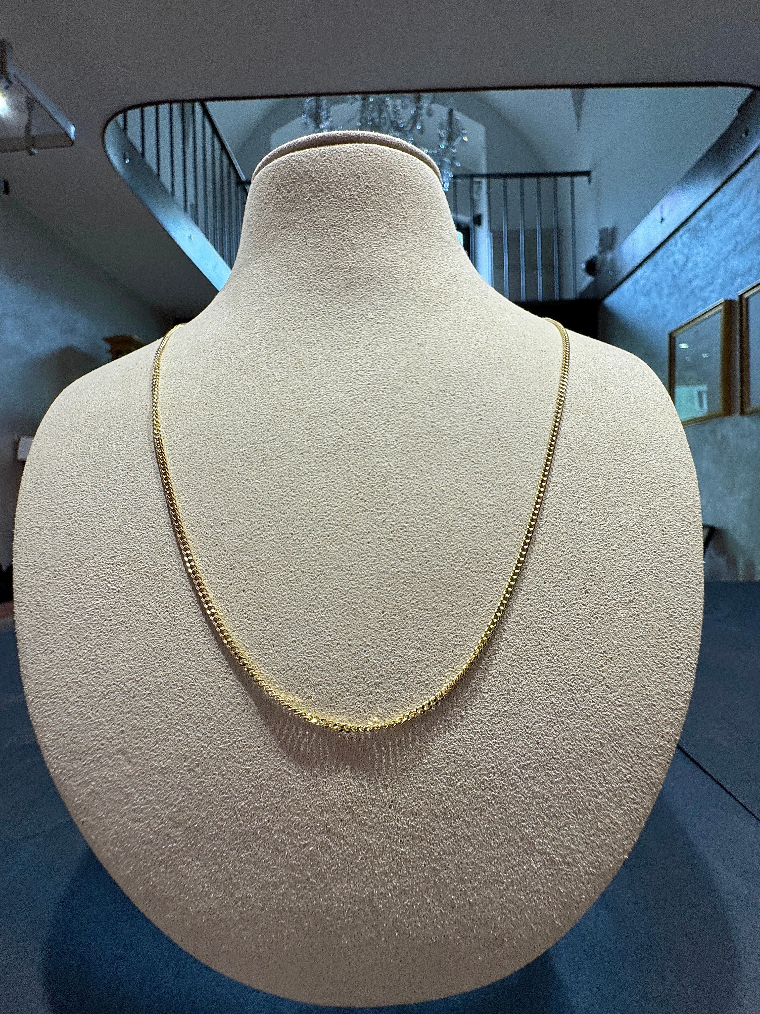 Delicate curb chain in 8 carat yellow gold with spring ring clasp