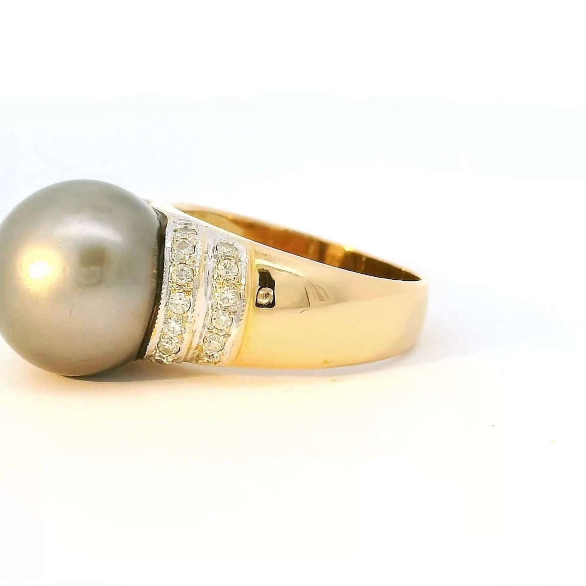 Eleganter Vintage Ring in 18 Karat Gold mit Tahitiperle & Brillanten