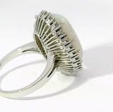 Hochfeiner Cocktailring in 18 Karat Weißgold mit austral. Opal & Brillanten