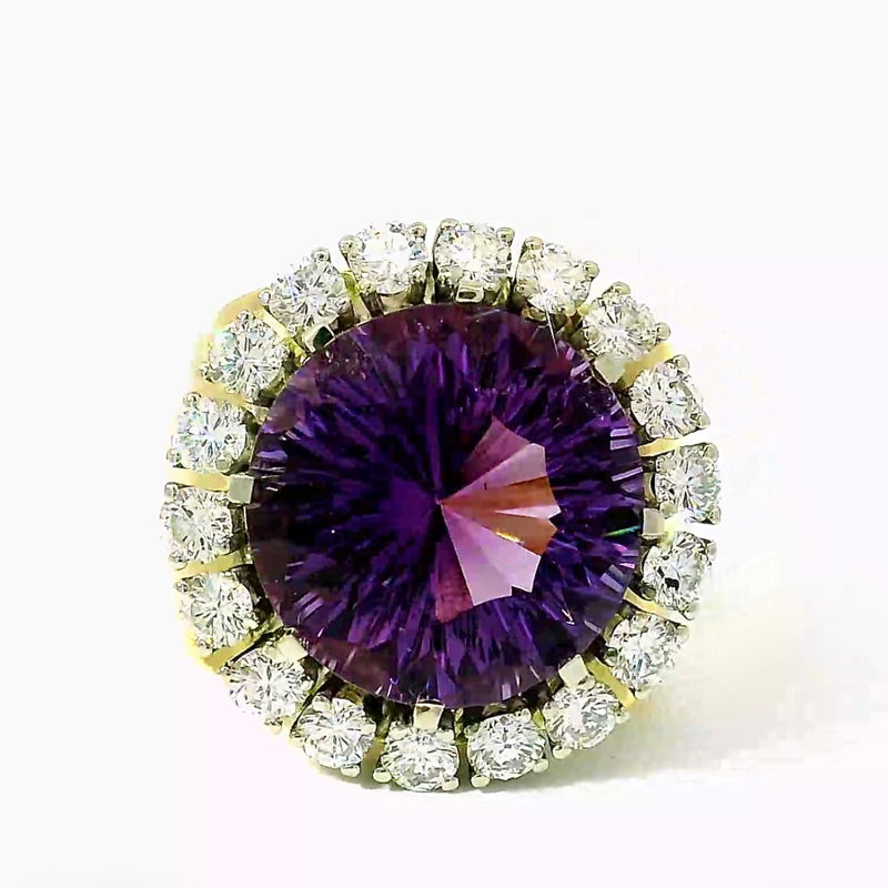Prunkvoller Cocktailring in 18 Karat Gold mit großem Amethyst & Brillanten