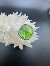 Moderner Ring in 14 Karat Weißgold mit Peridot & Brillanten