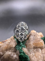 Zeitloser Ring in 14 Karat Weißgold mit feinen Brillanten