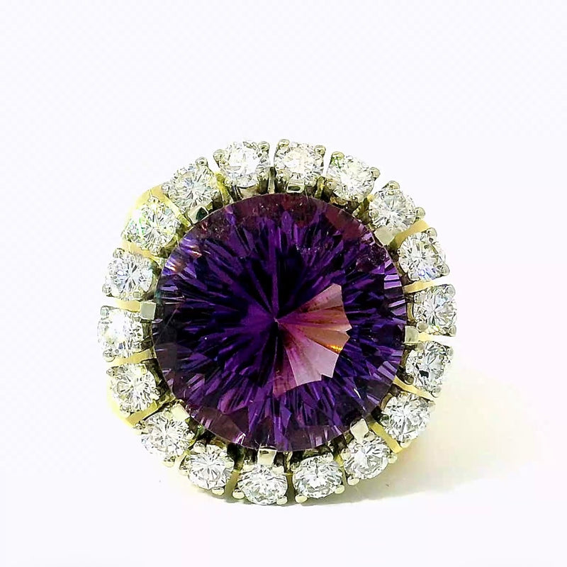 Prunkvoller Cocktailring in 18 Karat Gold mit großem Amethyst & Brillanten