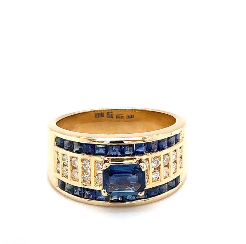 Ausgefallener Ring in 18 Karat Gelbgold mit leuchtend blauen Saphiren und Brillanten