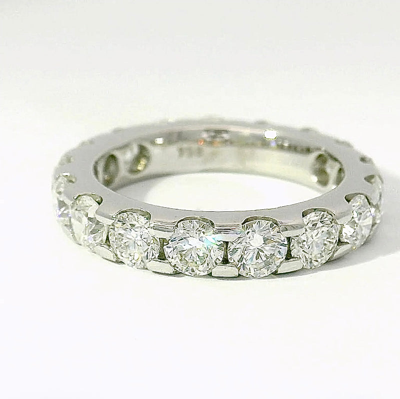 Massiver Memory Ring in 18 Karat Weißgold mit hochfeinen Brillanten