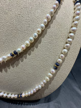 Ausgefallene Perlenkette mit blauen Saphiren und Goldelementen