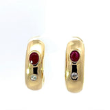 Zeitlose Halbkreolen in 14 Karat Gelbgold mit Rubin und Brillanten