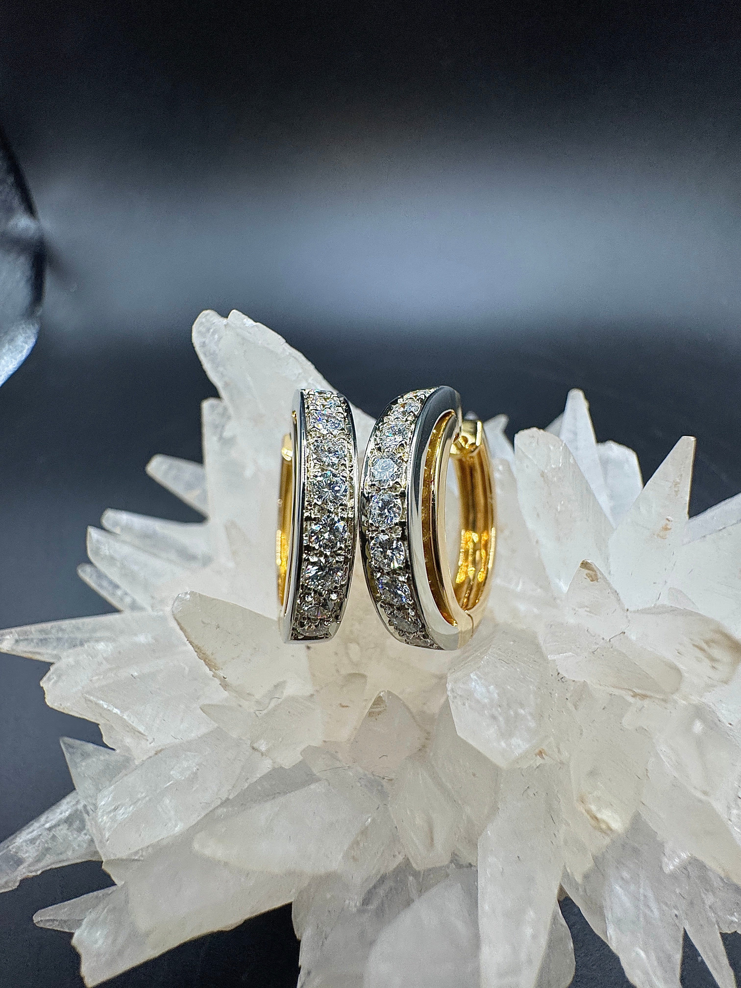 Edle Kreolen in 18 Karat Gelb- und Weißgold mit feinen Brillanten von Gio Caroli