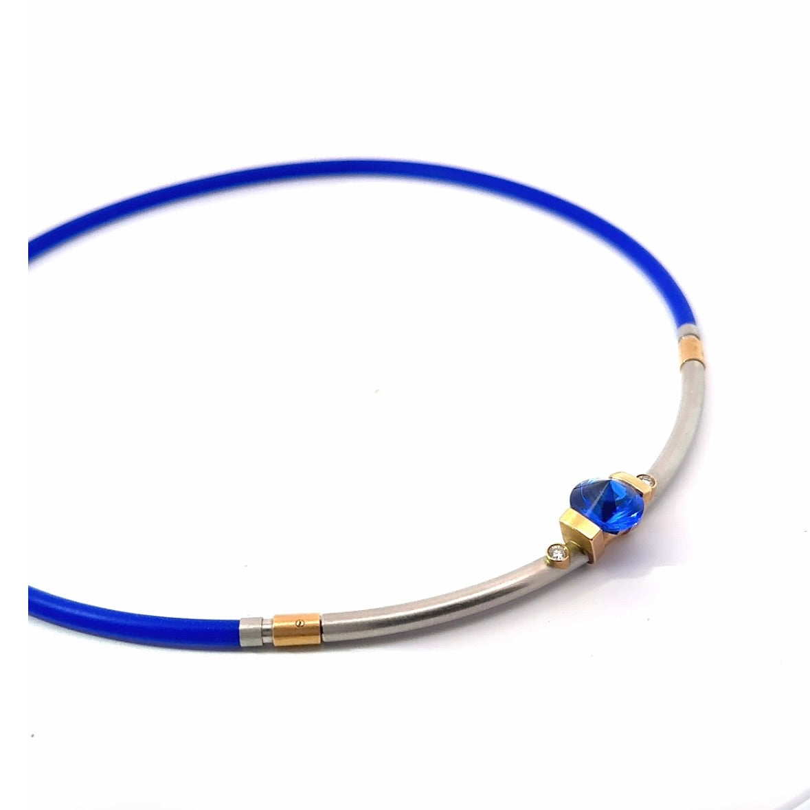 Collier von Bunz Design in 18 Karat Gelbgold & 950er Platin mit Saphir & Brillanten