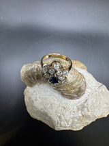 Verspielter Ring in 14 Karat Gelb- und Weißgold mit Saphir & Brillanten