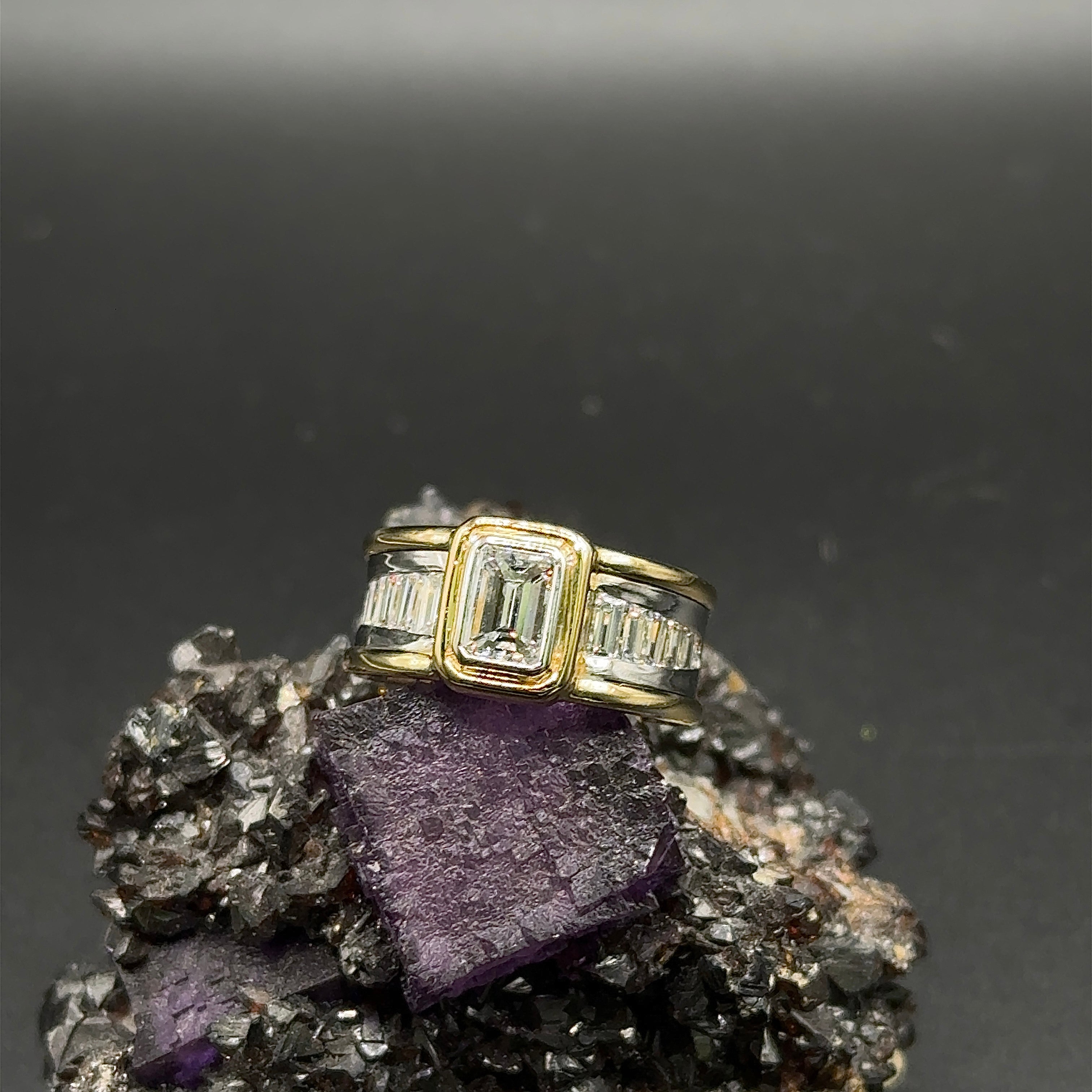Handgefertigter Goldbaur Ring Bicolor in 18 Karat Gold mit Diamanten-Spitzenqualität