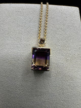 Moderner Ametrin Anhänger in 14 Karat Gelbgold mit Fancy Brillant