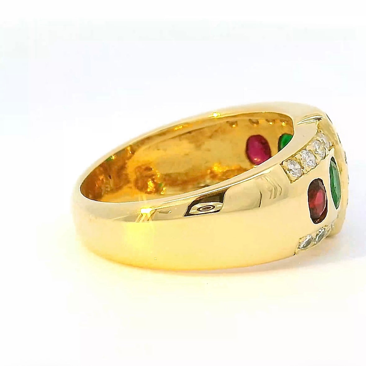 Edler Ring in 18 Karat Gelbgold mit Rubin, Smaragd, Saphir & Brillanten