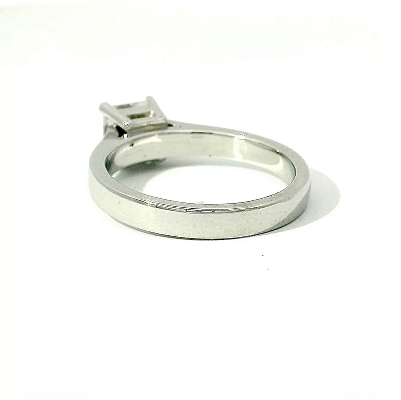 Massiver Solitär Ring in Platin mit hochfeinem Princess-Cut Brillanten