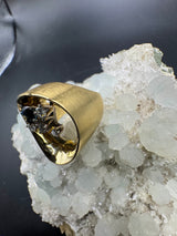 Handgefertigter Ring in 18 Karat Gelbgold mit Brillanten & Saphir