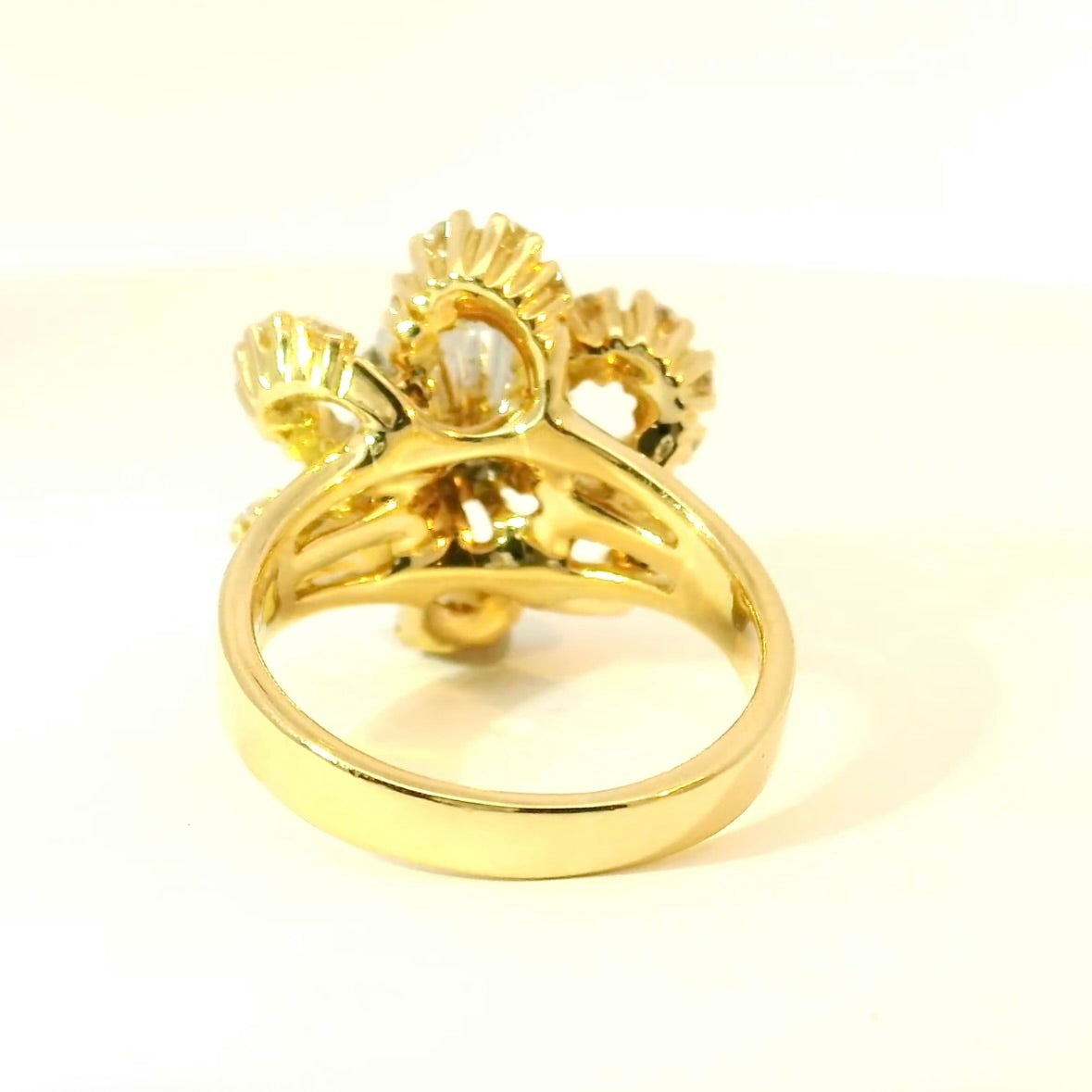Edler Goldbaur Ring in 18 Karat Gelb- und Weißgold mit hochfeinen Brillanten