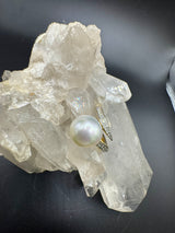 Zeitloser Ring in 14 Karat Gelbgold mit Süßwasserperle und Brillanten