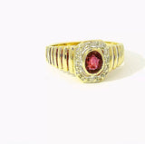 Eleganter Ring in 14 Karat Gelbgold mit Rubin & Diamanten