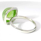 Moderner Ring in 14 Karat Weißgold mit Peridot & Brillanten
