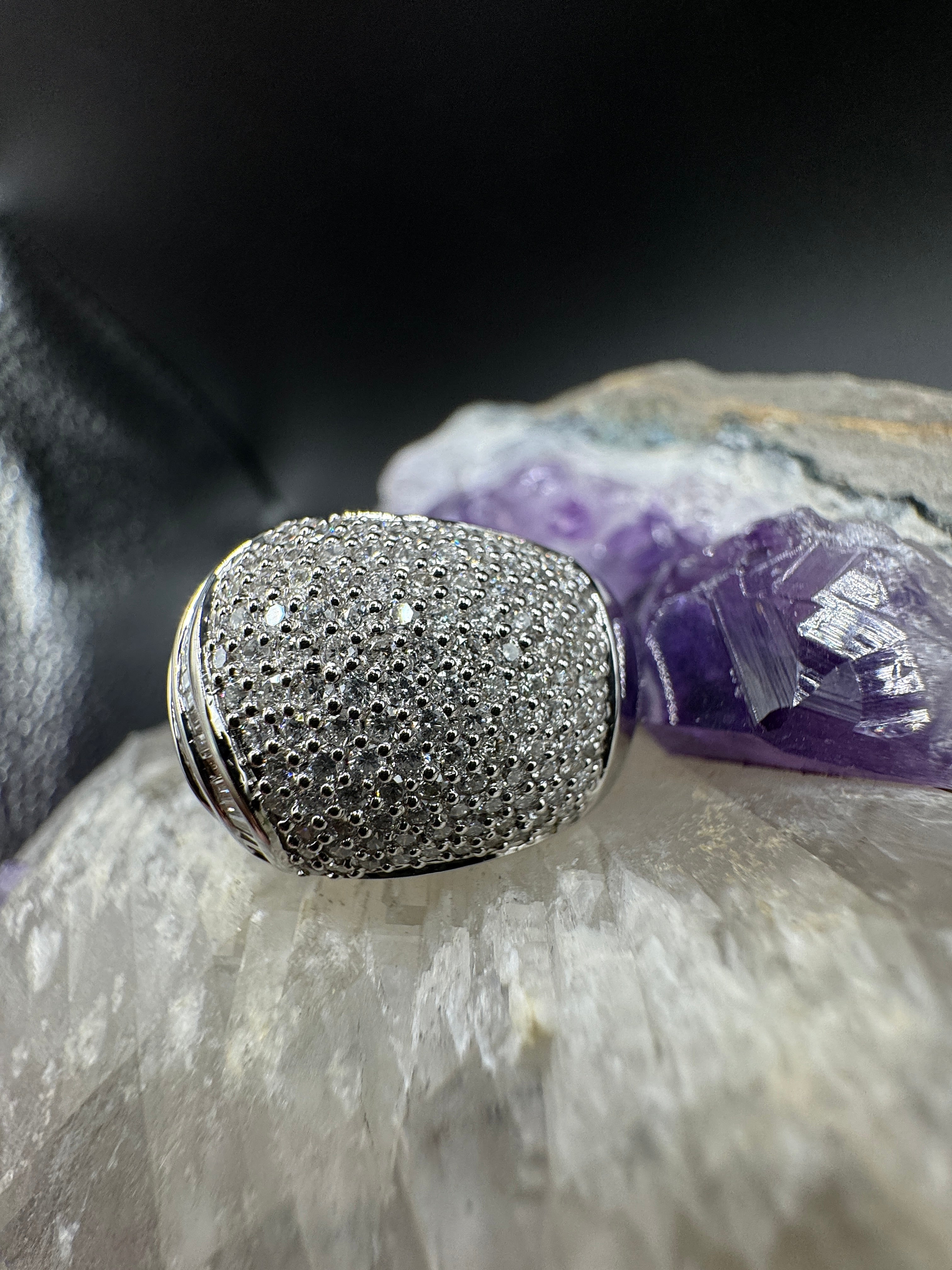 Prunkvoller Ring in 18 Karat Weißgold mit über 200 feinen Brillanten & Diamanten