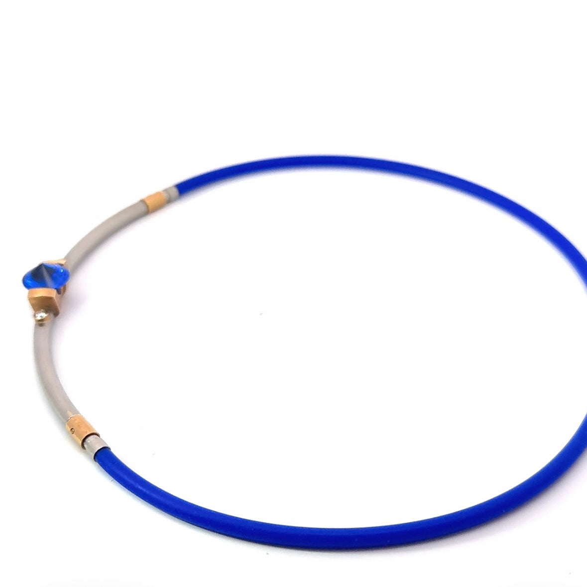 Collier von Bunz Design in 18 Karat Gelbgold & 950er Platin mit Saphir & Brillanten