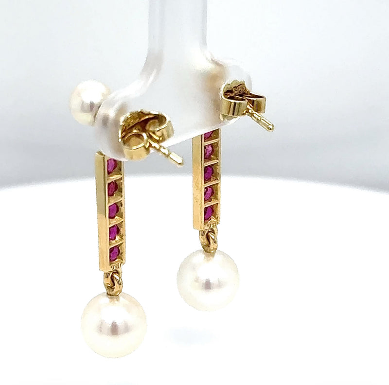 Elegante Ohrringe in 14 Karat Gelbgold mit leuchtenden Rubinen & Perlen