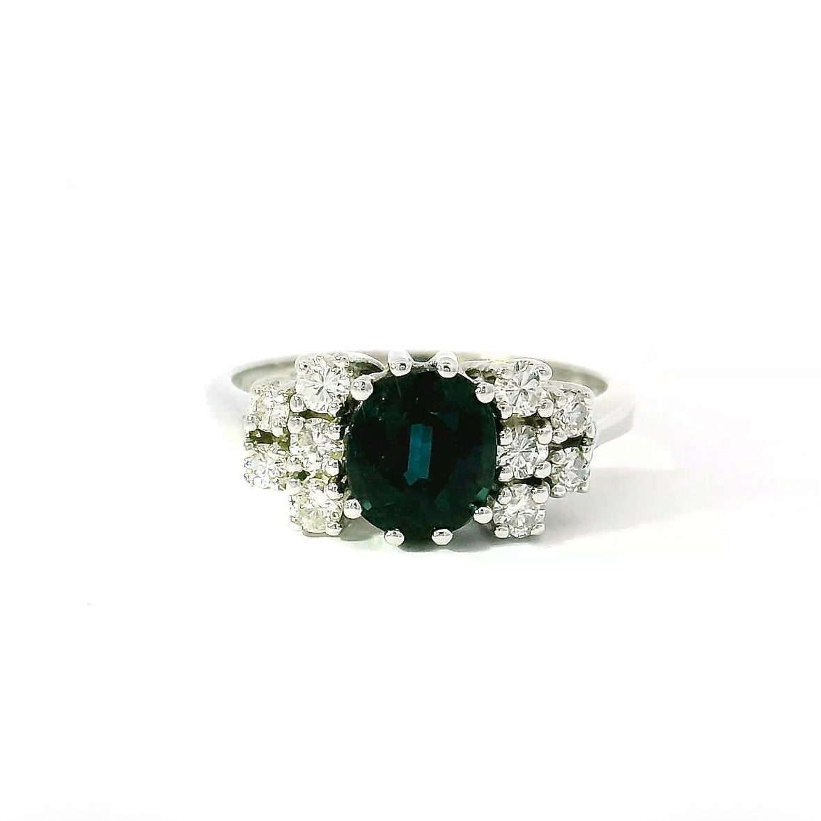 Steinbetonter Ring in 14 Karat Weißgold mit Saphir & Brillanten
